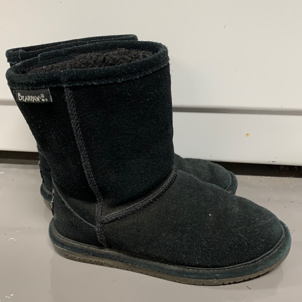 Girls sz 2 bearpaw boots